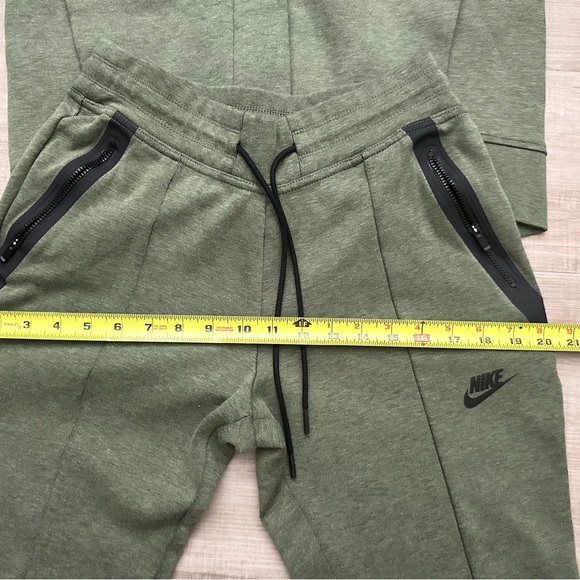 NIKE 2 Piece set - Jacket and Joggers - Picture 7 of 9